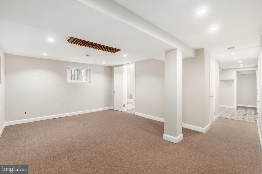 900 MADISON STREET NW Unit: B
