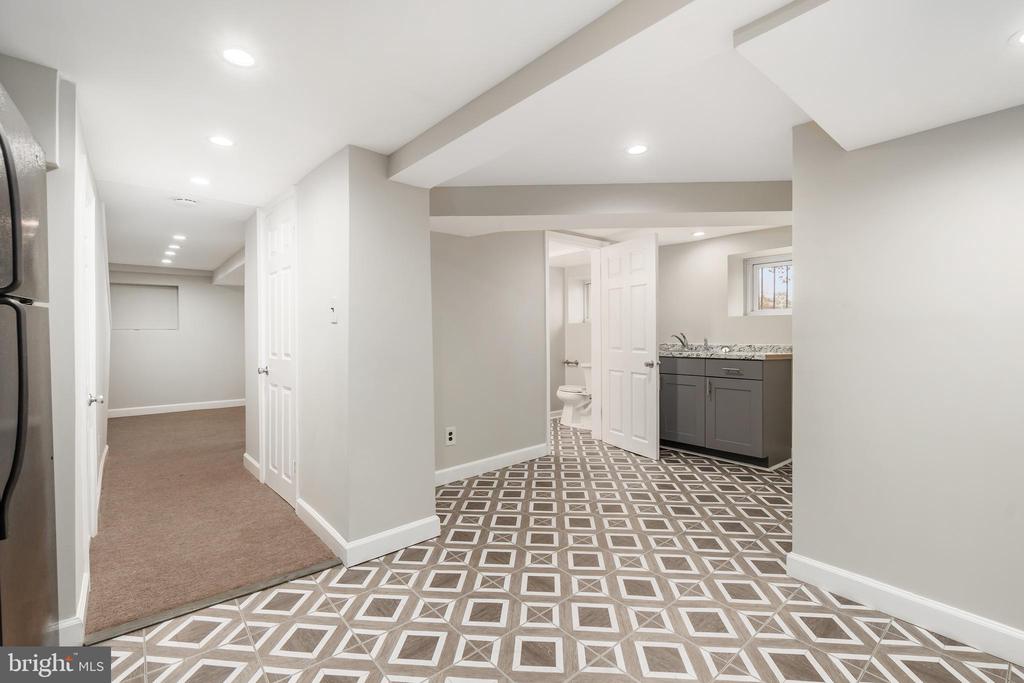 900 MADISON STREET NW Unit: B