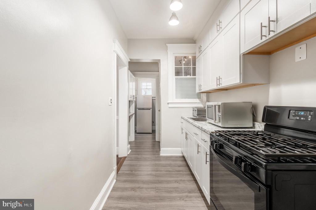 900 MADISON STREET NW Unit: B
