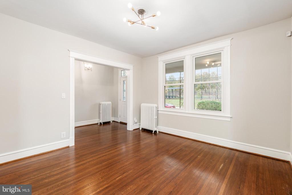 900 MADISON STREET NW Unit: B