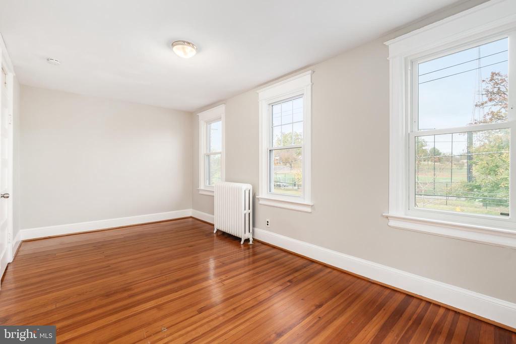 900 MADISON STREET NW Unit: B