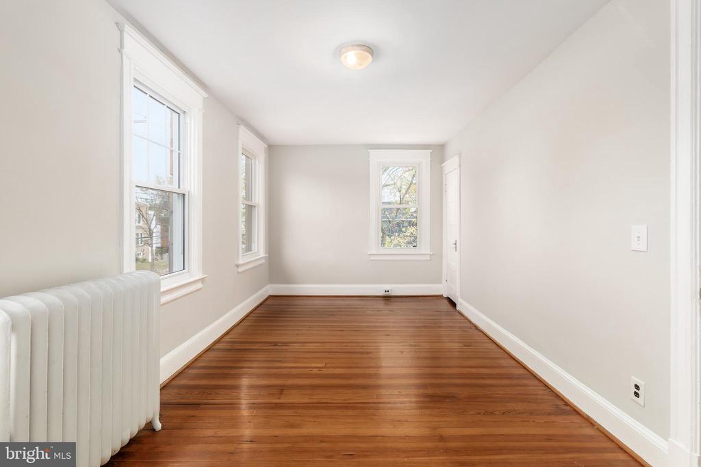 900 MADISON STREET NW Unit: B