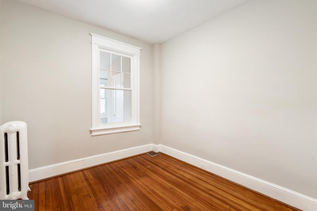 900 MADISON STREET NW Unit: B