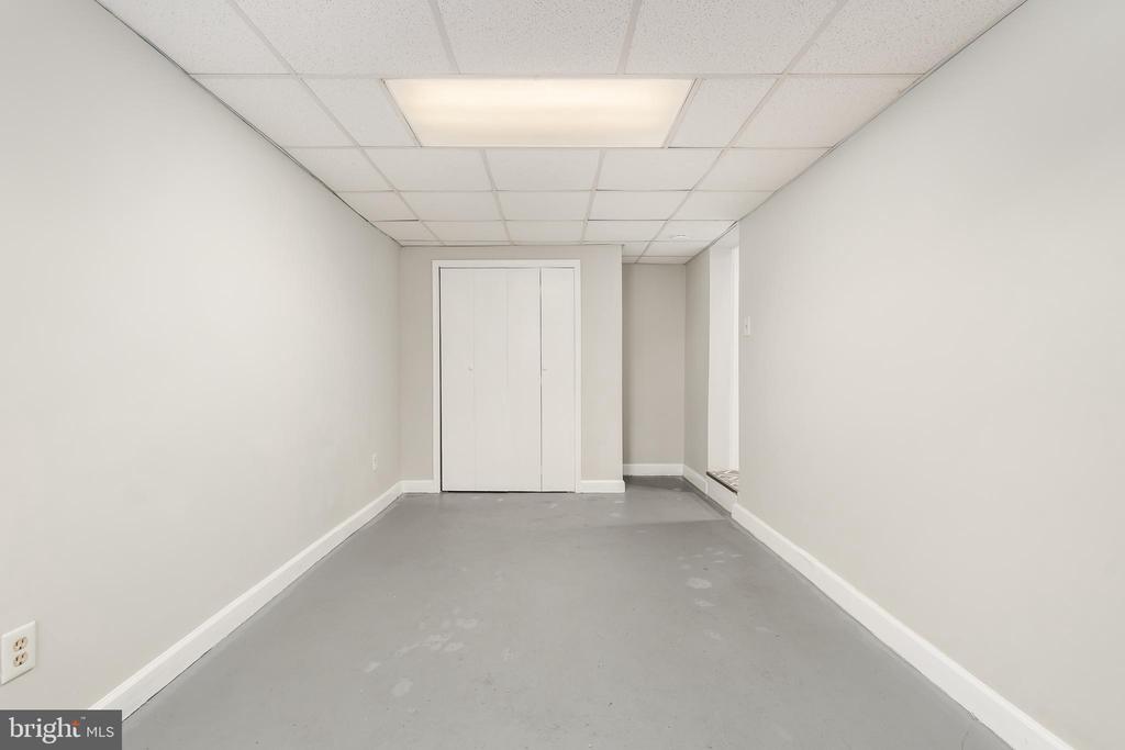 900 MADISON STREET NW Unit: B