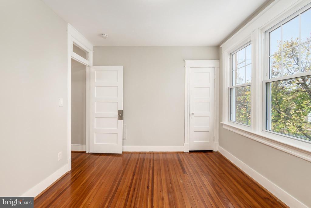 900 MADISON STREET NW Unit: B