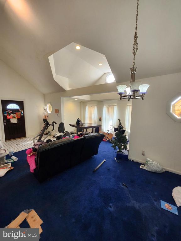 913 NE 47TH PLACE NE