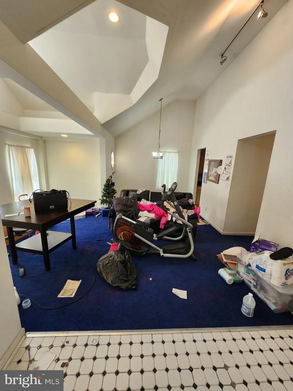 913 NE 47TH PLACE NE