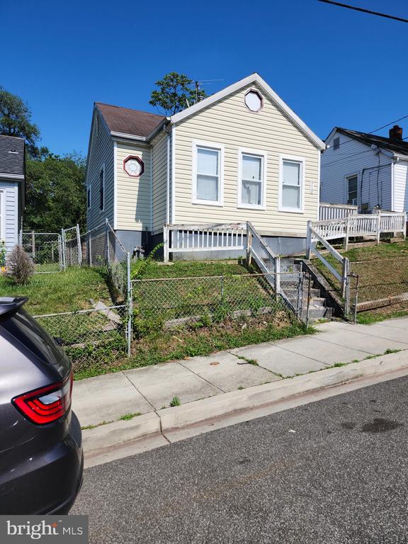913 NE 47TH PLACE NE