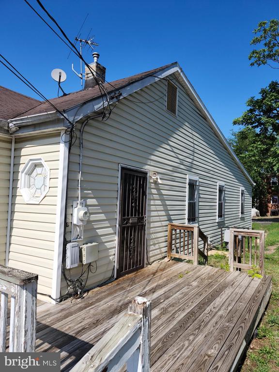 913 NE 47TH PLACE NE