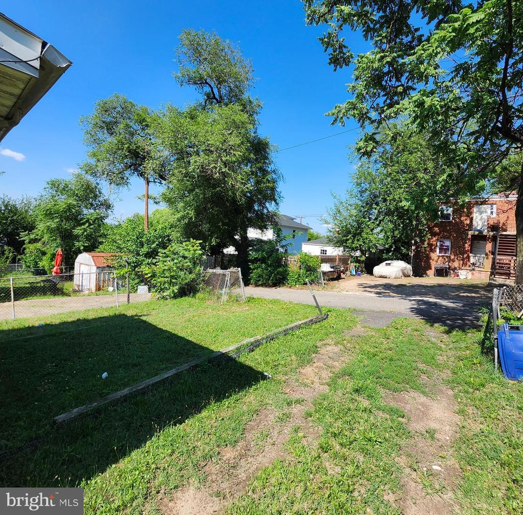 913 NE 47TH PLACE NE