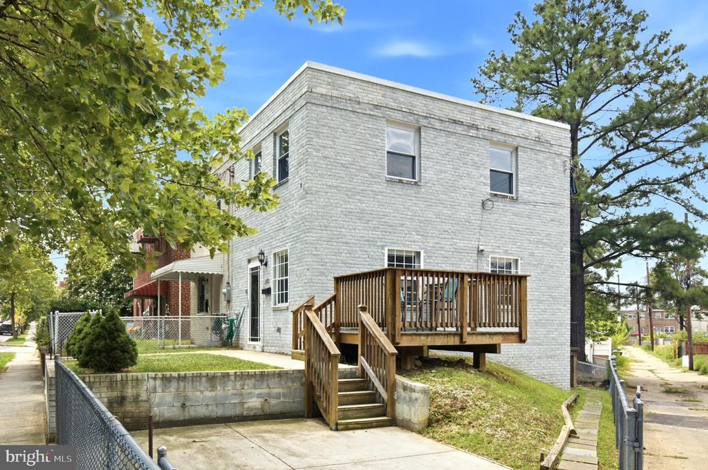 248 KENILWORTH AVENUE NE