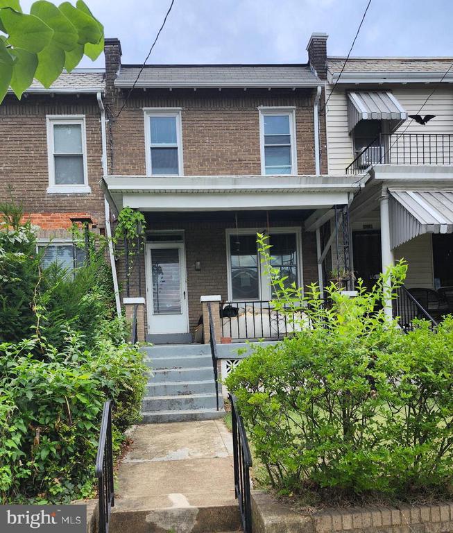 2810 5TH STREET NE