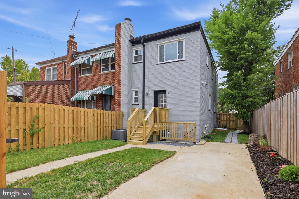 5005 SARGENT ROAD NE