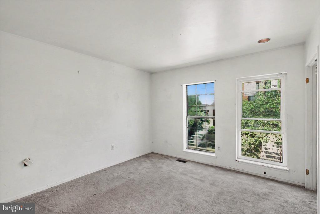 1802 BRYANT STREET NE