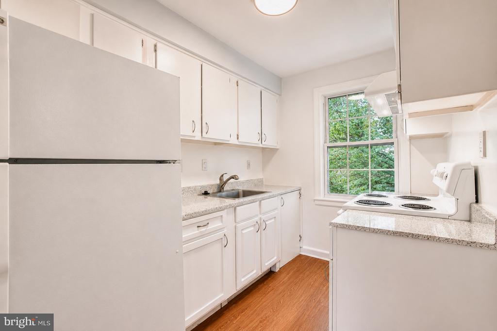 2102 SUITLAND TERRACE SE Unit: 302
