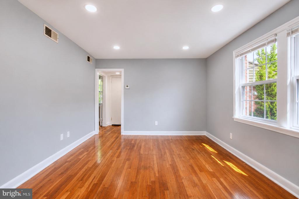 2102 SUITLAND TERRACE SE Unit: 302