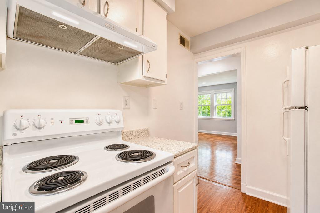 2102 SUITLAND TERRACE SE Unit: 302