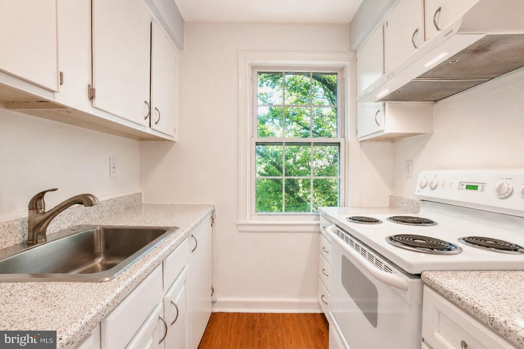 2102 SUITLAND TERRACE SE Unit: 302
