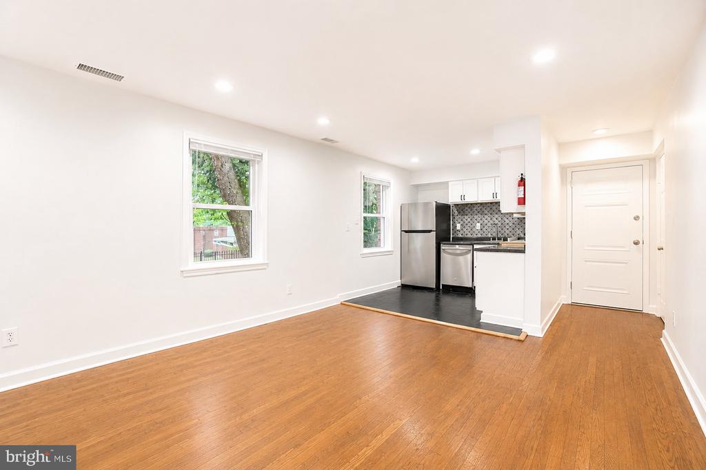 3927 PENNSYLVANIA AVENUE SE Unit: 101