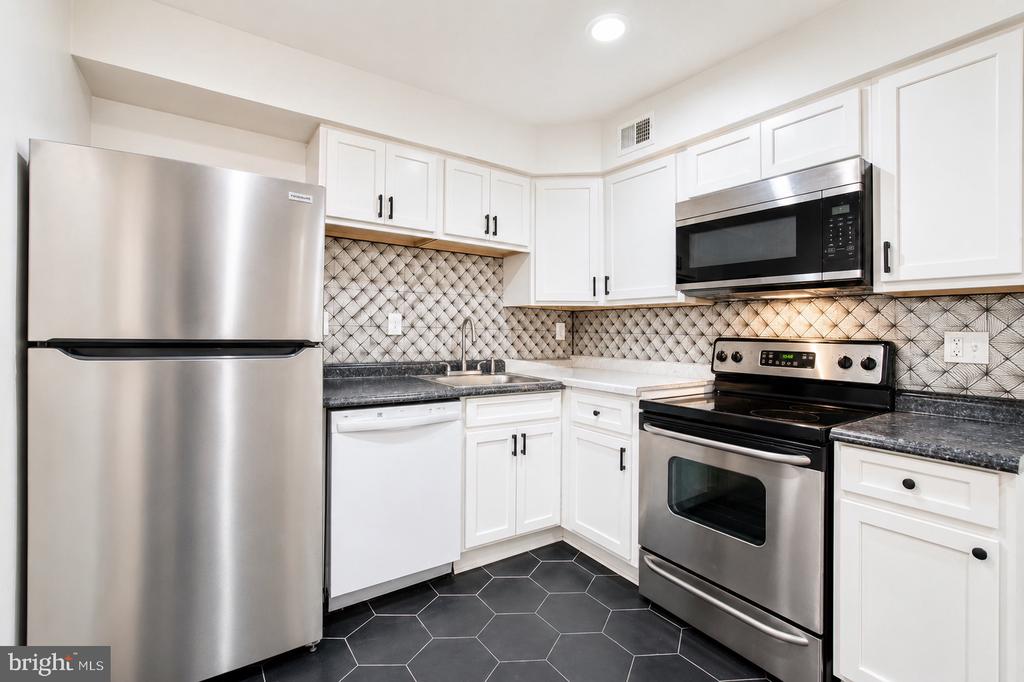 3927 PENNSYLVANIA AVENUE SE Unit: 101