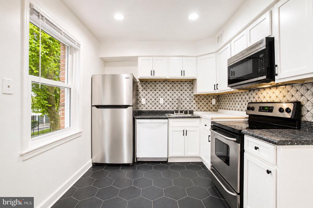 3927 PENNSYLVANIA AVENUE SE Unit: 101