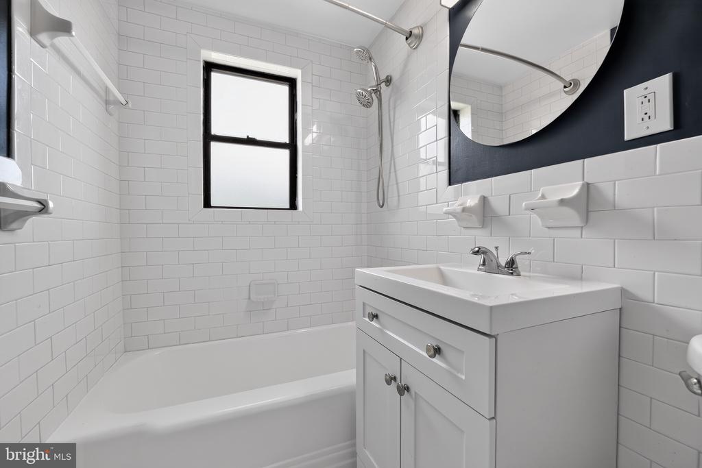 210 OAKWOOD STREET SE Unit: 318