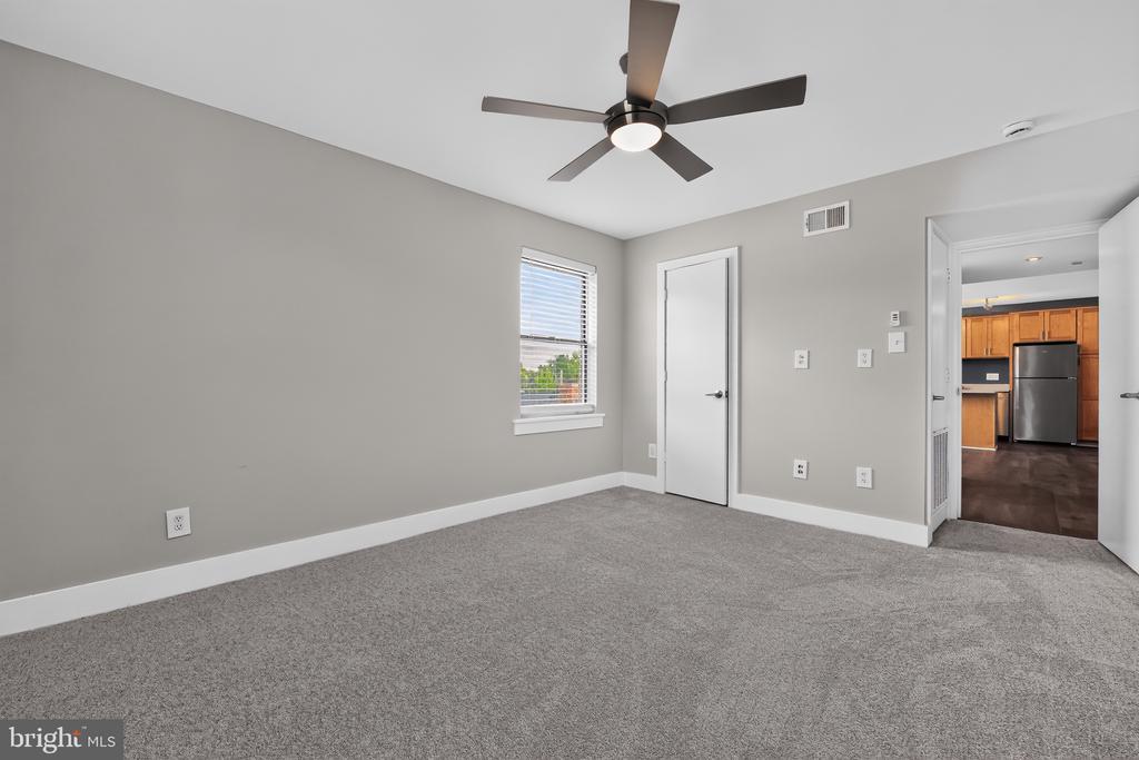 210 OAKWOOD STREET SE Unit: 318