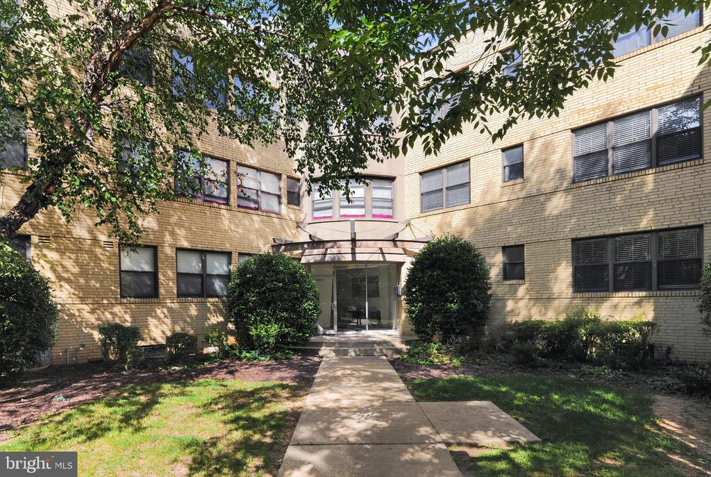 210 OAKWOOD STREET SE Unit: 318