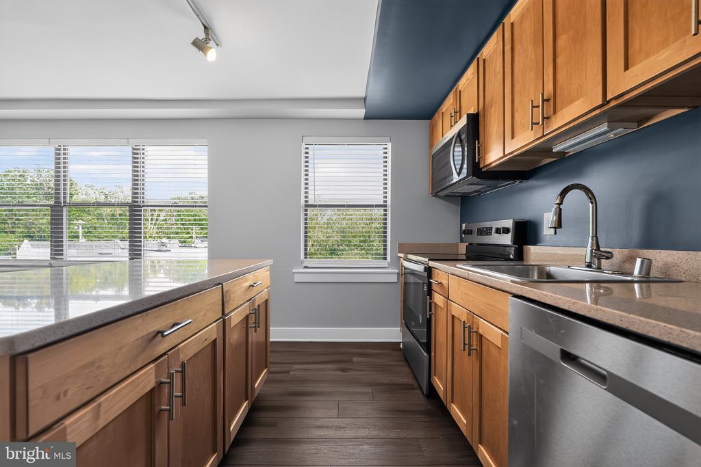 210 OAKWOOD STREET SE Unit: 318