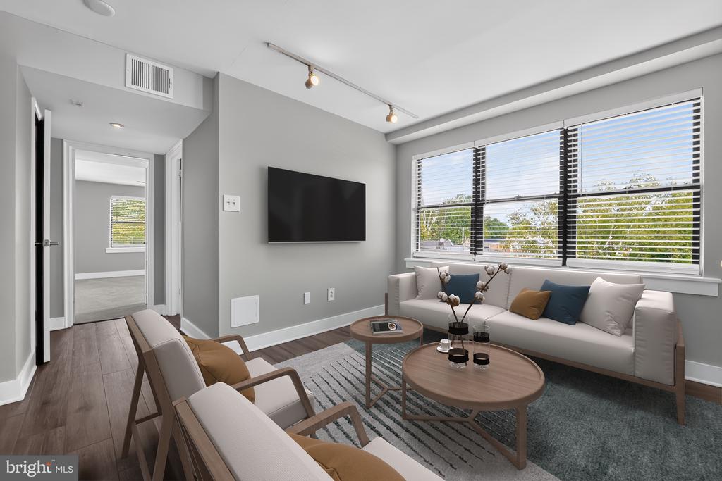 210 OAKWOOD STREET SE Unit: 318