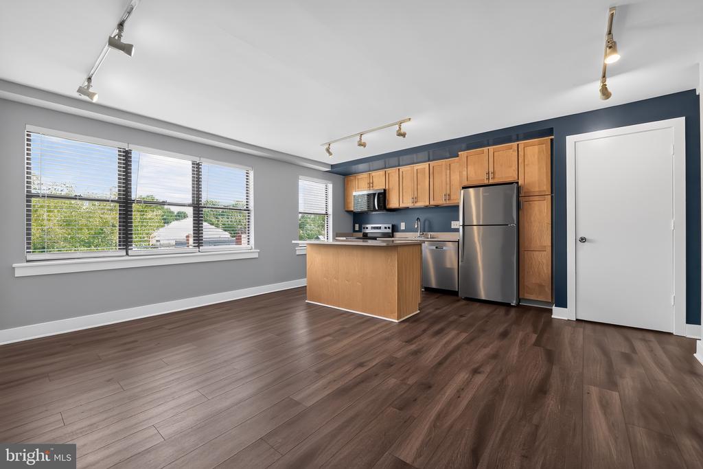 210 OAKWOOD STREET SE Unit: 318