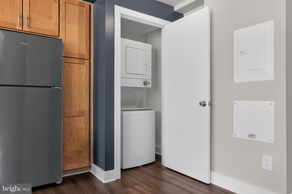 210 OAKWOOD STREET SE Unit: 318