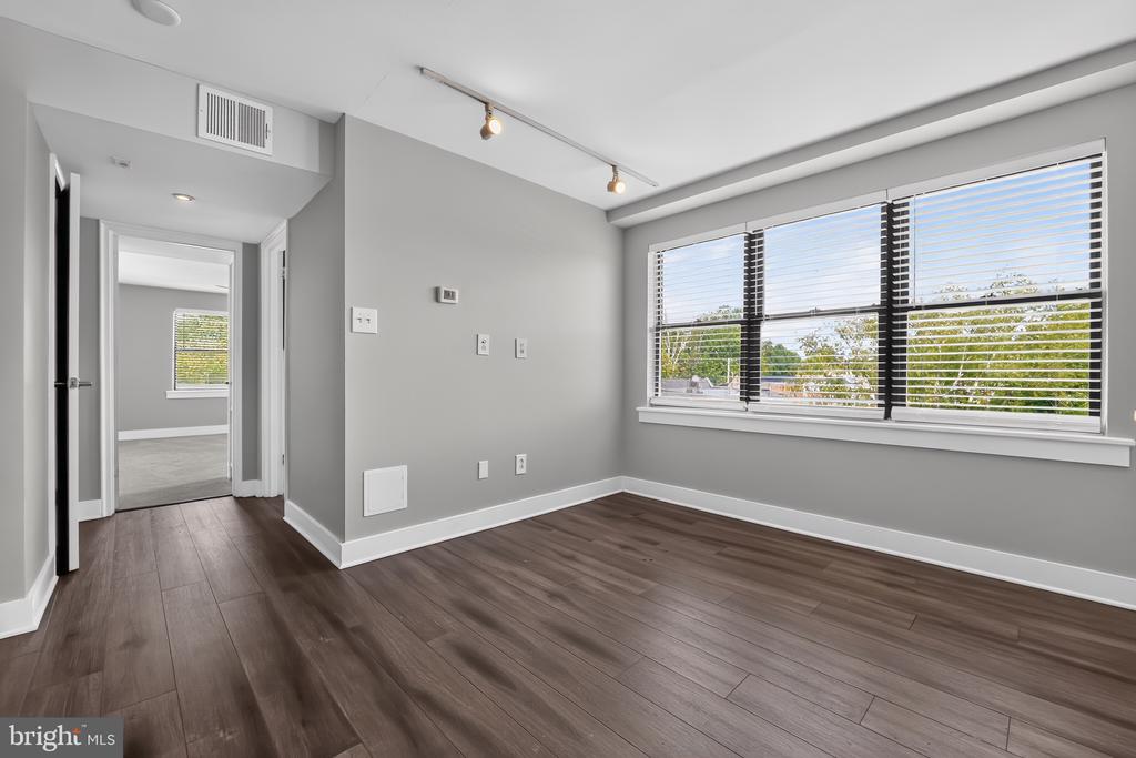 210 OAKWOOD STREET SE Unit: 318