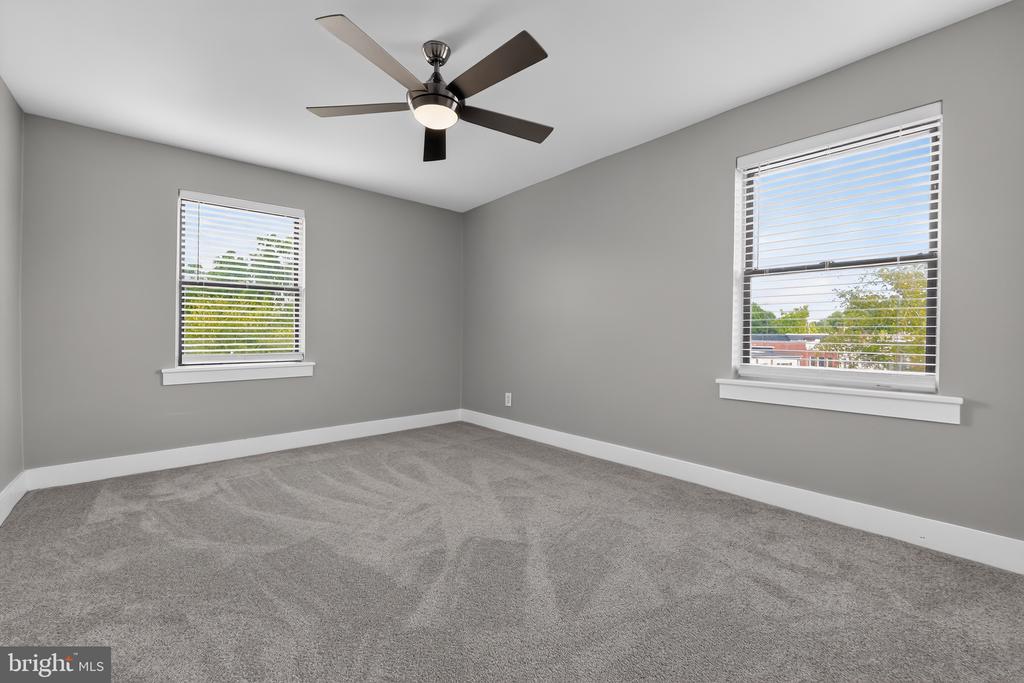 210 OAKWOOD STREET SE Unit: 318