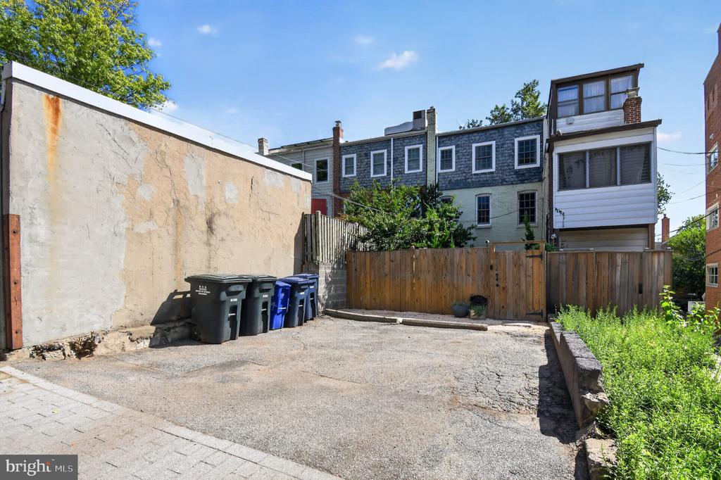 2714 27TH STREET NW