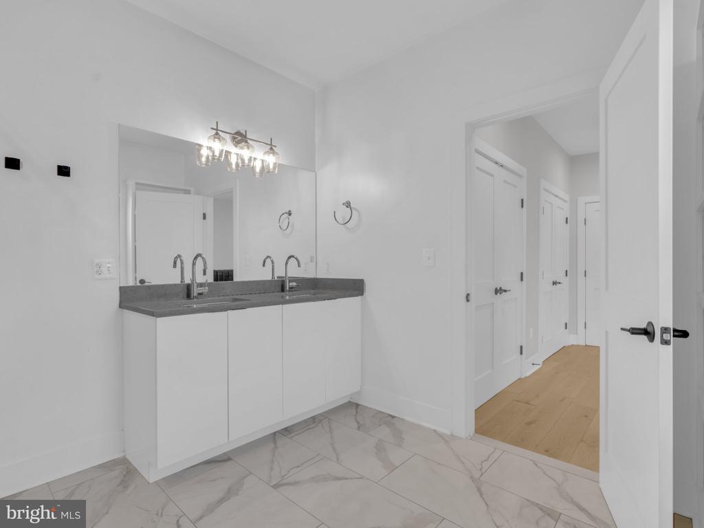 1722 WEST VIRGINIA AVENUE NE Unit: 3