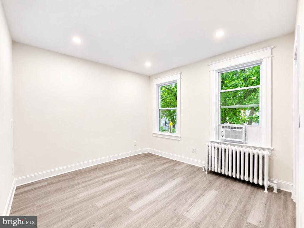1426 S SE