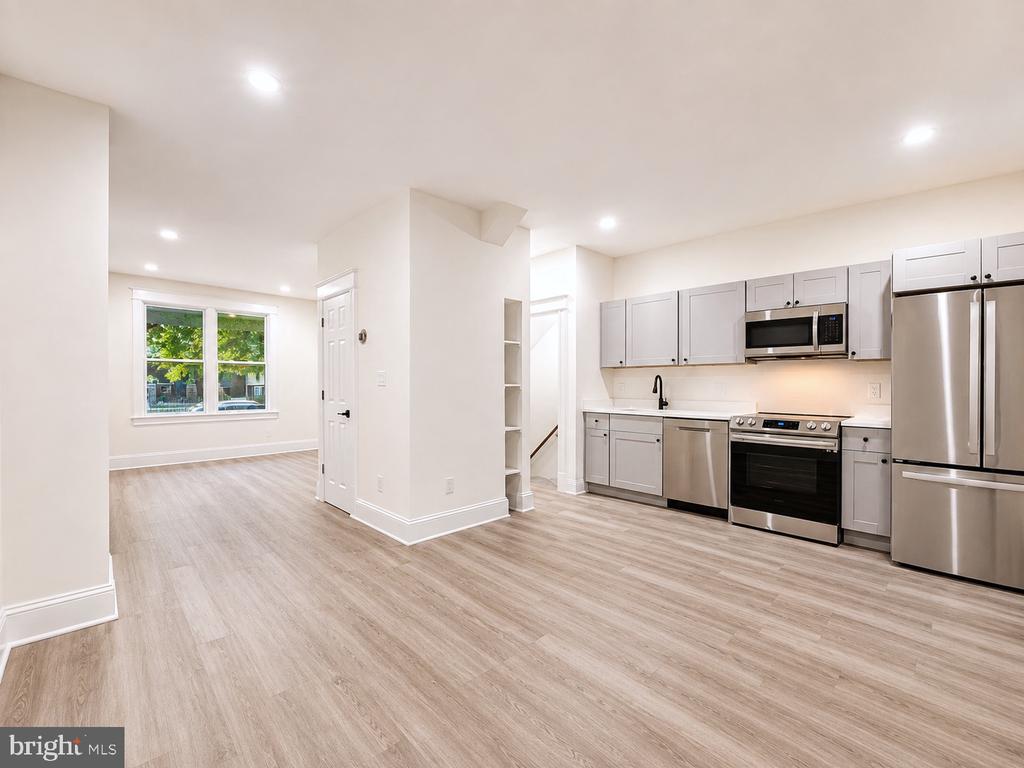 1426 S SE