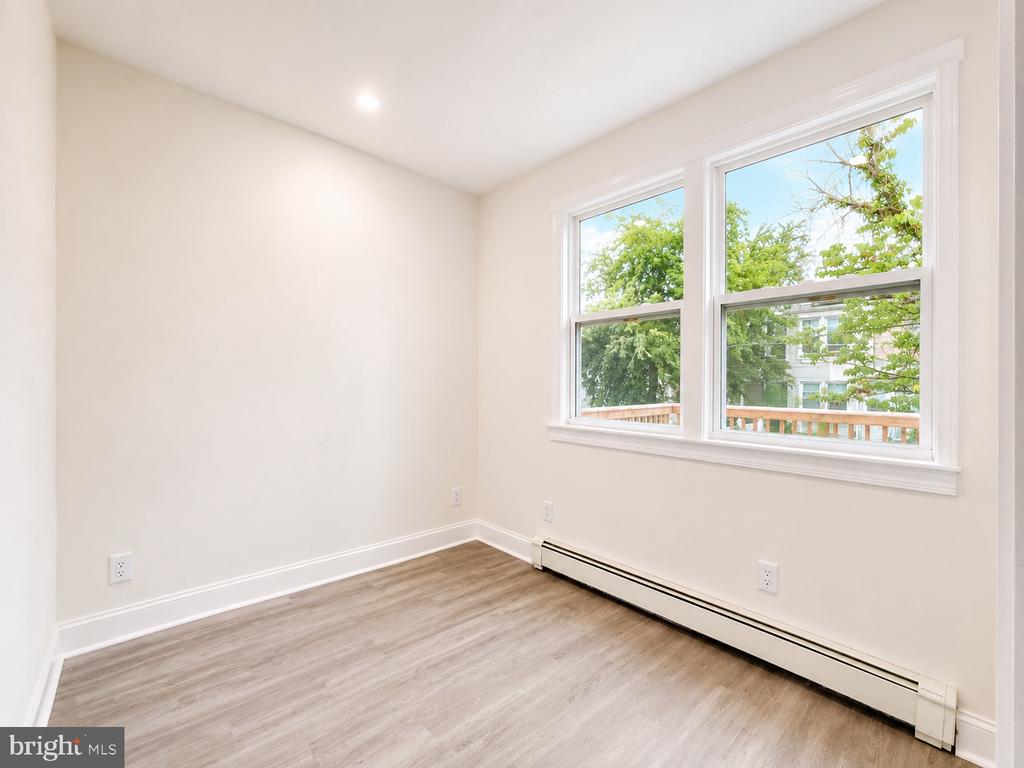 1426 S SE