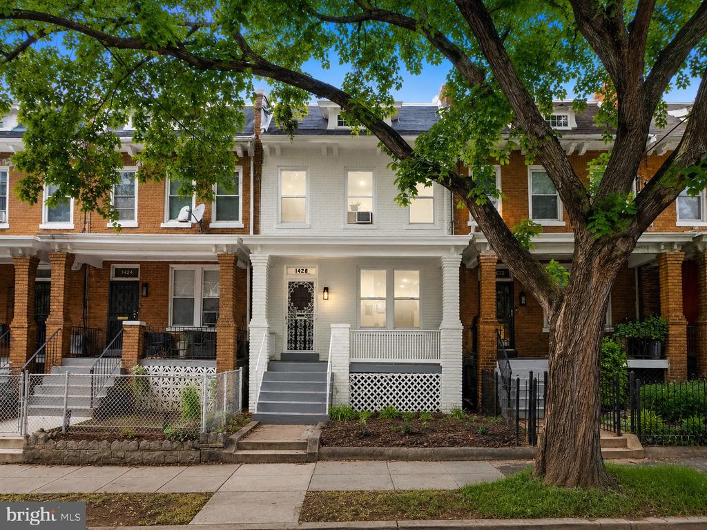 1426 S SE
