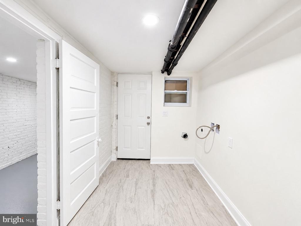 1426 S SE