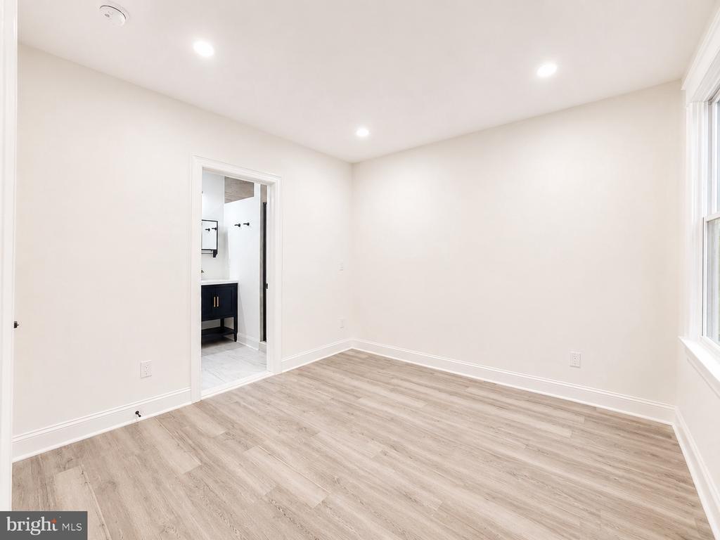 1426 S SE