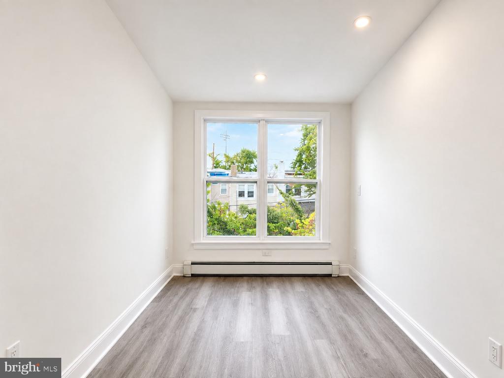 1426 S SE