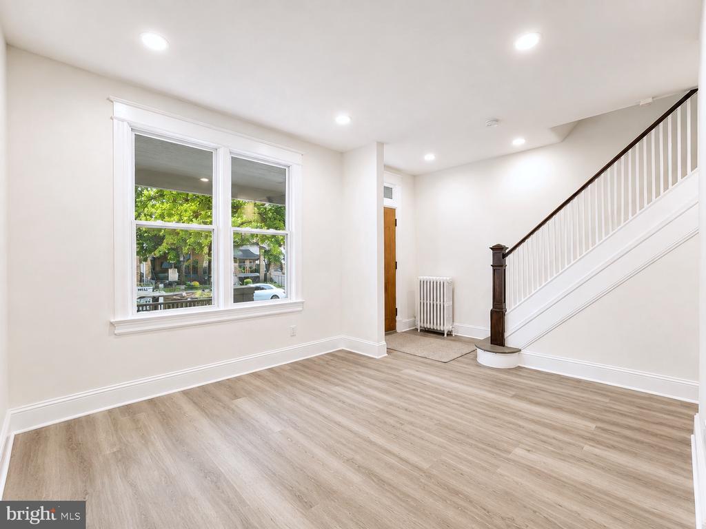 1426 S SE