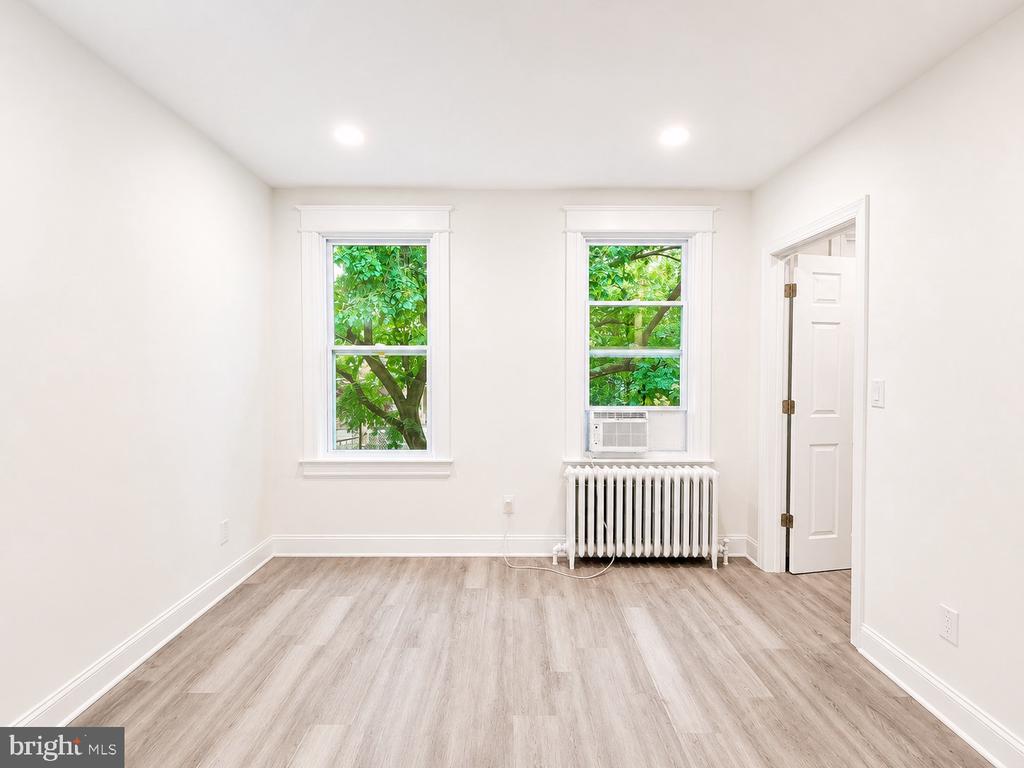 1426 S SE