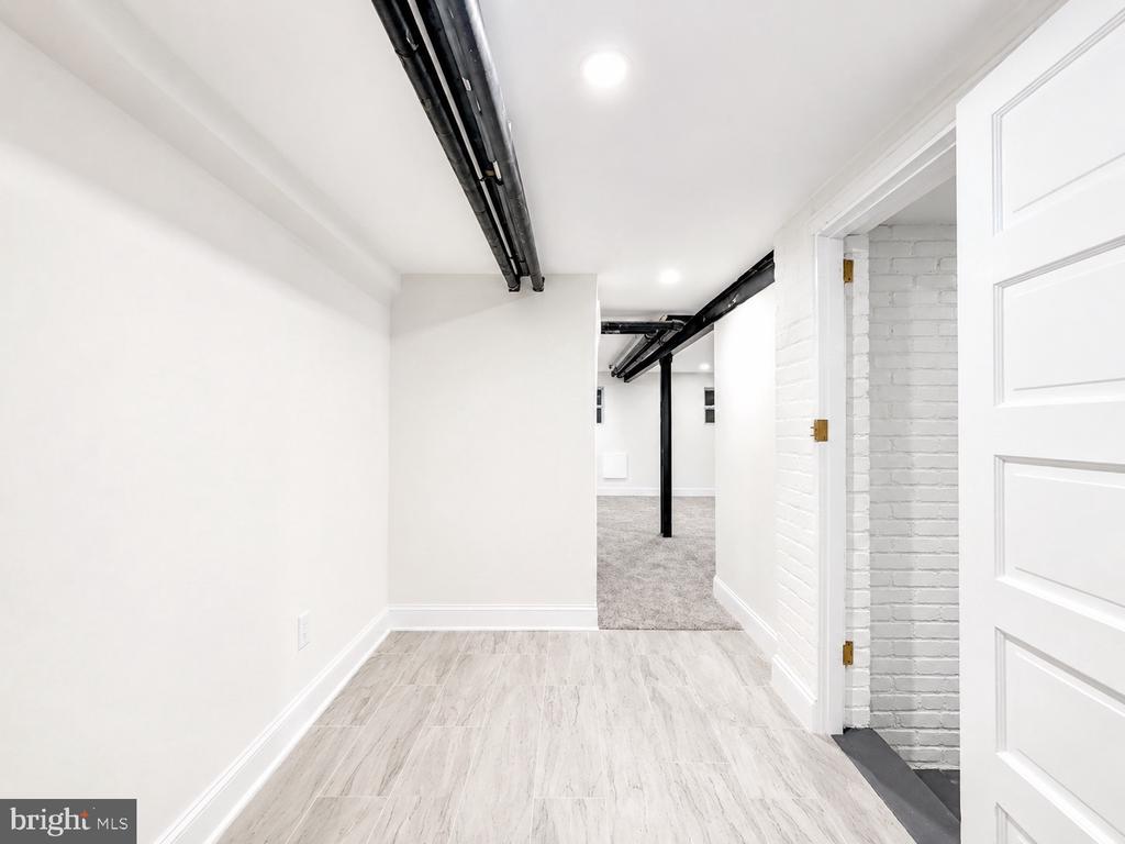 1426 S SE