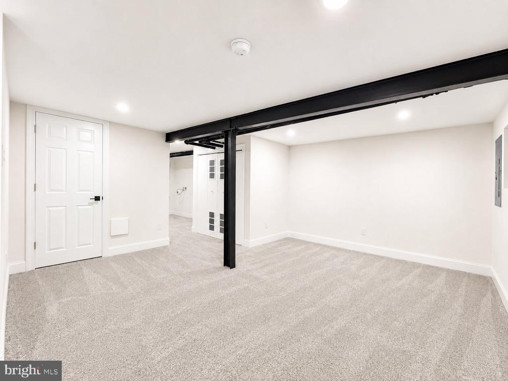 1426 S SE