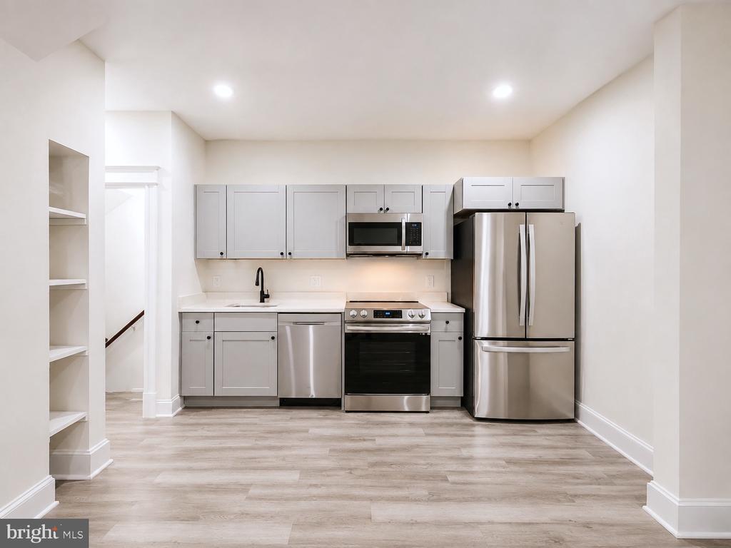 1426 S SE