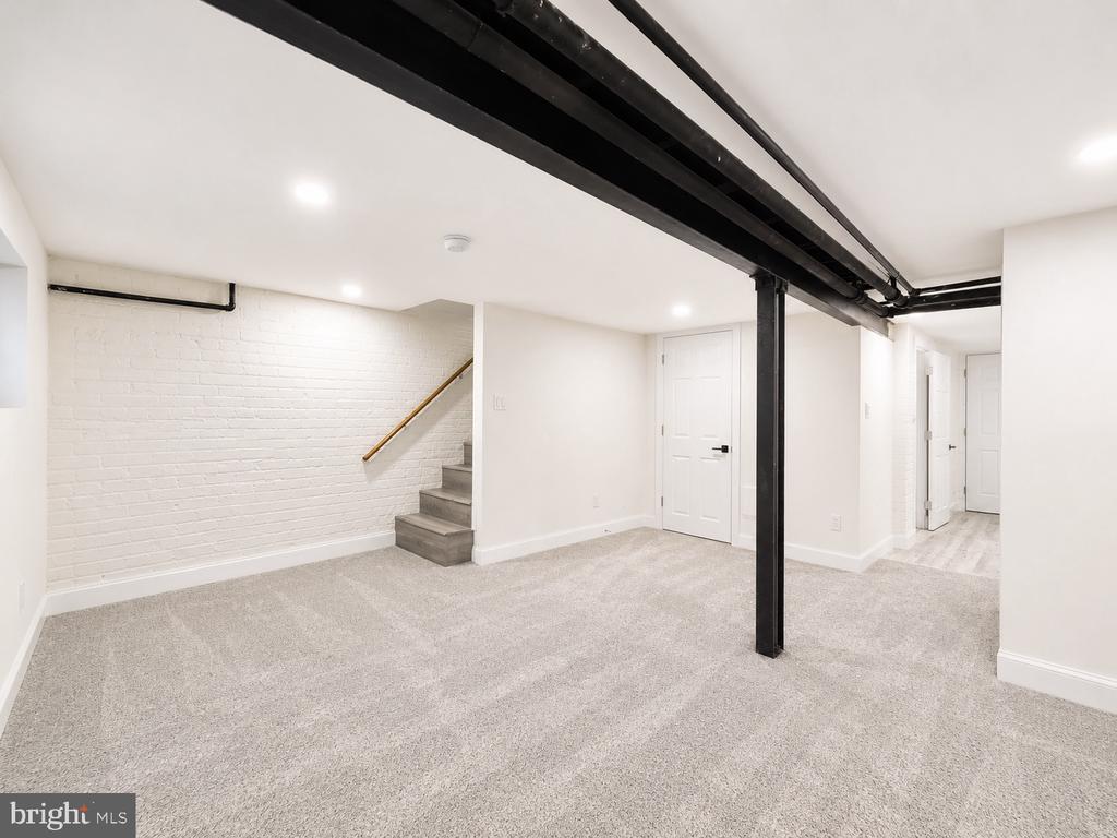1426 S SE