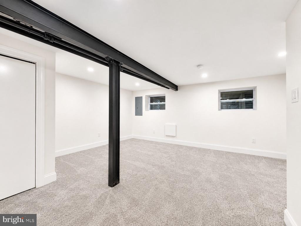 1426 S SE